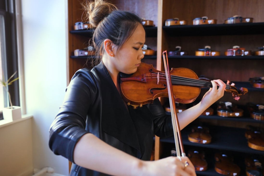 小提琴家 Stella Chen 演奏的是“波罗的海”，这是一把稀有的小提琴，由 Giuseppe 